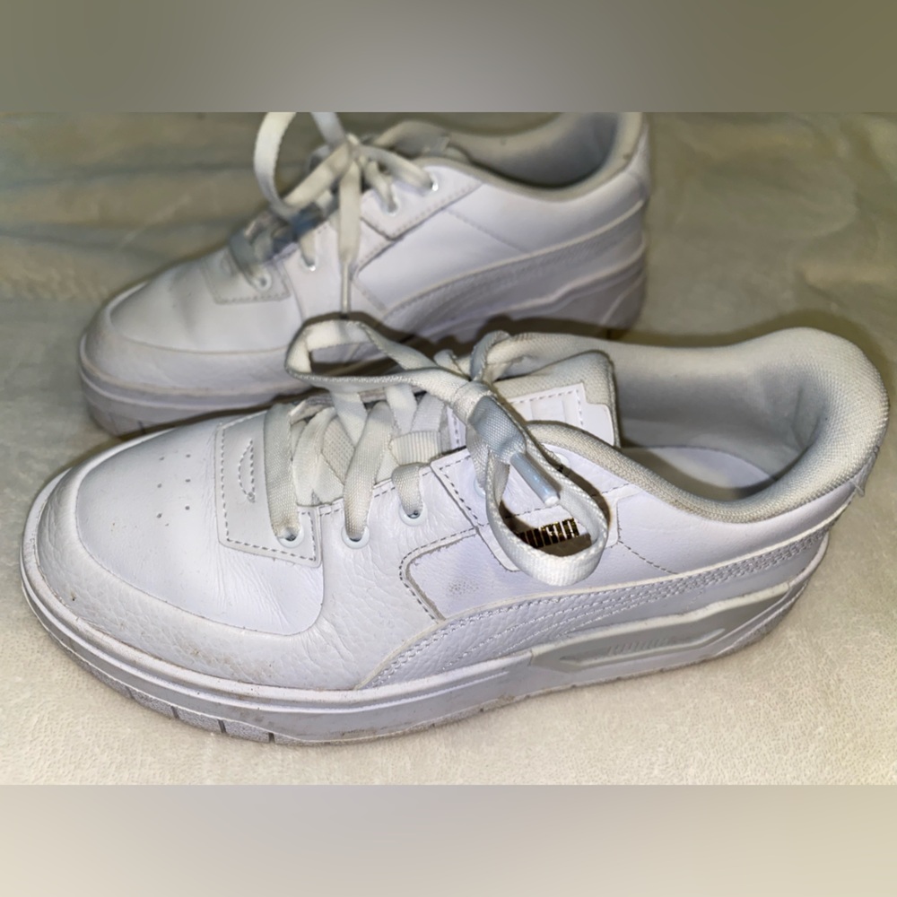 LAST CHANCE Puma white casual tennis athletic shoes size 8 GUC - Picture 4 of 5